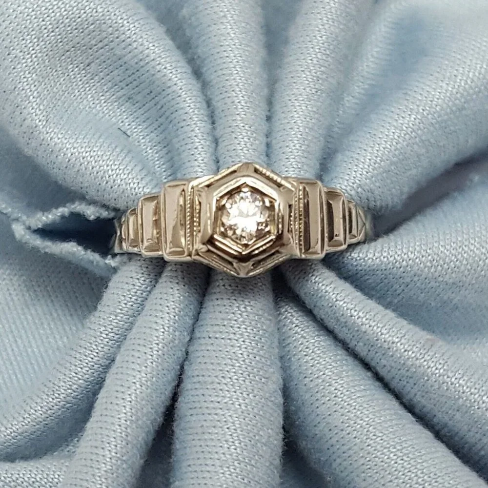 Vintage 18K Solid White Gold Ladies Designer Diamond Wedding Engagement Ring